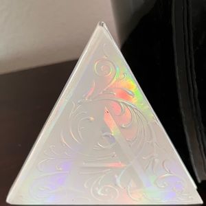 Kat Von D Alchemist pallette will revamp your look with halo graphic effects.